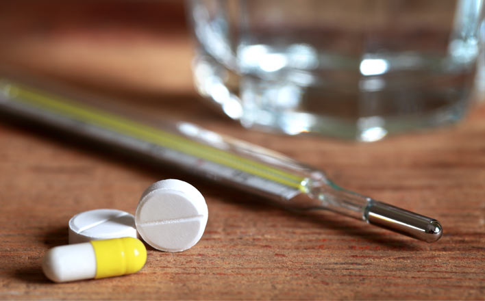 Tabletten, Pillen und Fieberthermometer